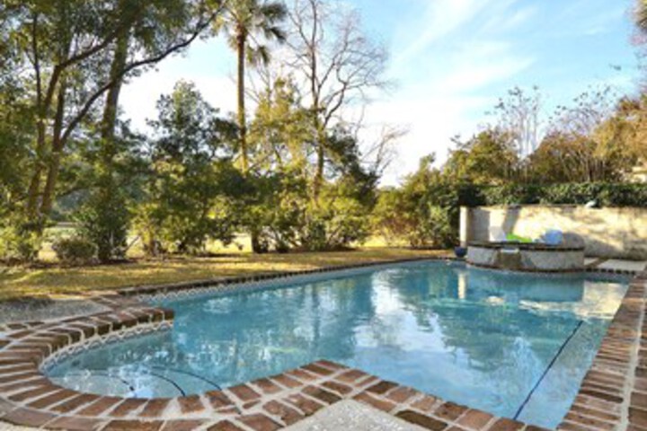 Pool 10 of 24
