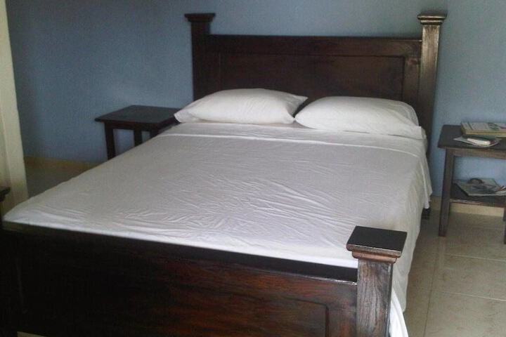 Room 5 of 12