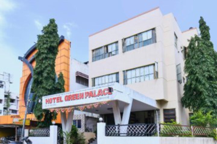 SPOT ON 75917 Hotel Green Palace