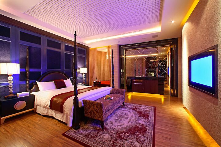 Room 8 of 29
