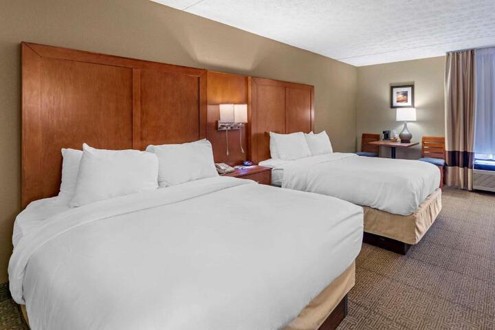 2 Double Beds (9 of 10)