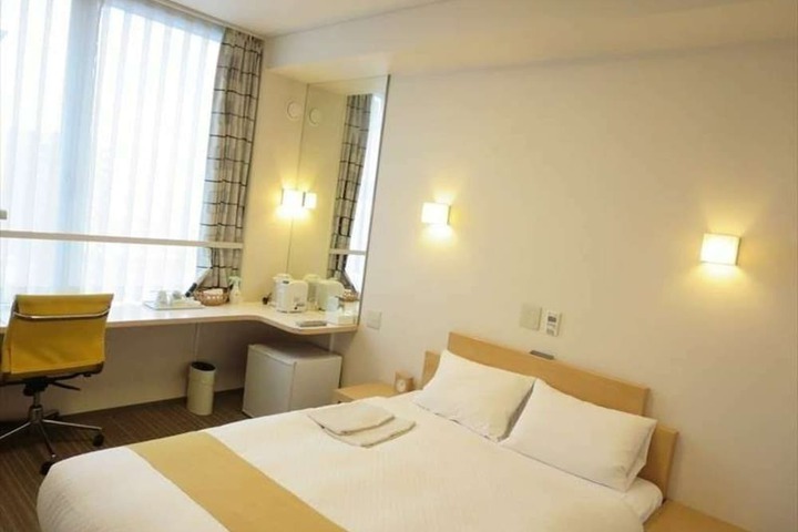 Room 8 of 32