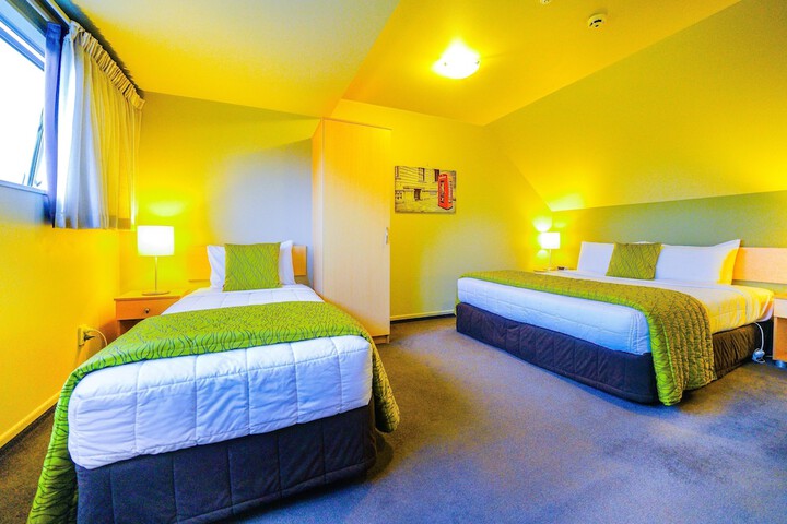 Room 11 of 38
