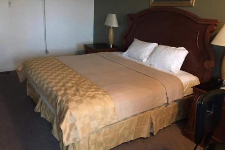 1 King Bed (5 of 6)