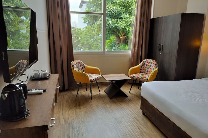 Room 15 of 48