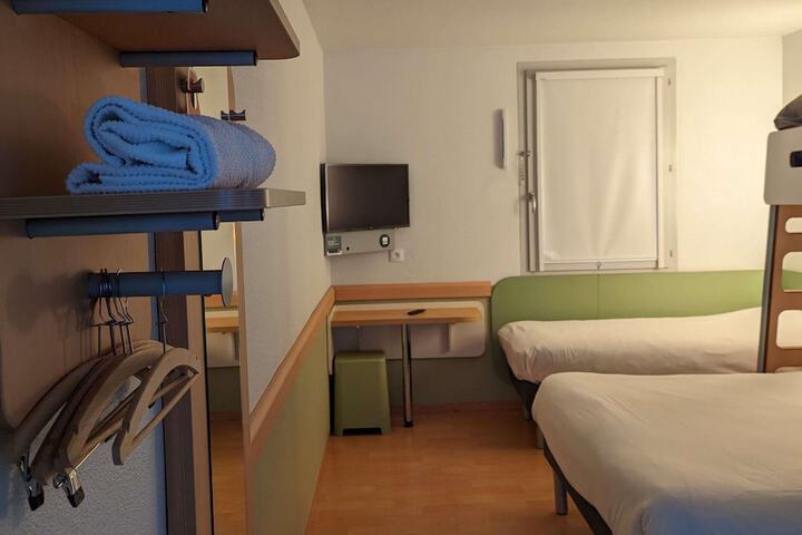 Room 13 of 39