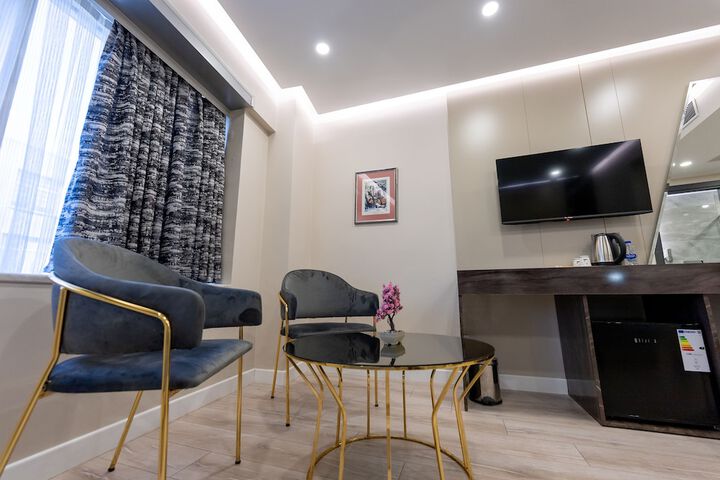 Room 34 of 48