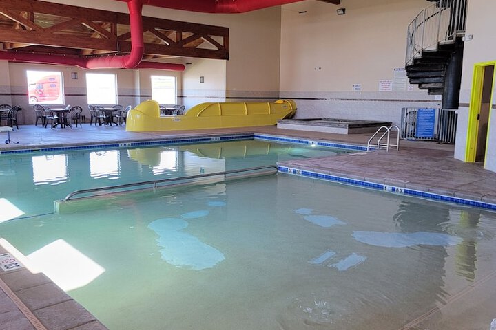 Indoor/outdoor pool