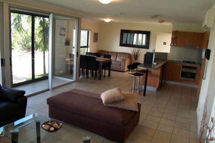 Room 4 of 8