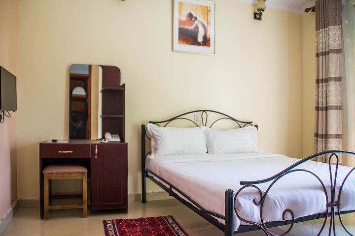 Room 10 of 30