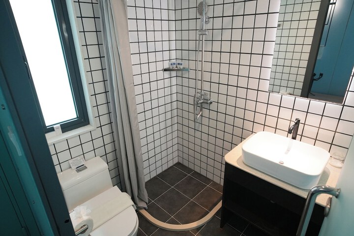 Room 33 of 54