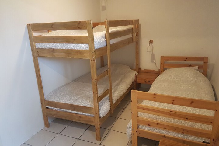 Room 2 of 61