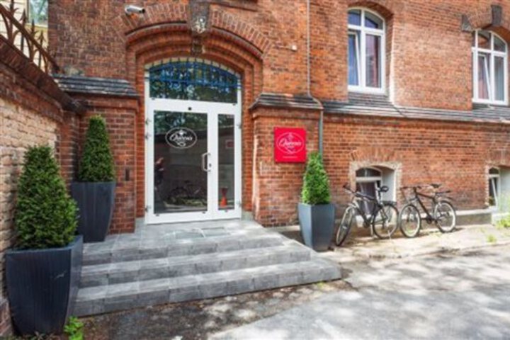 QUEENS GARDEN HOTEL