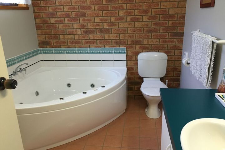 Jetted tub