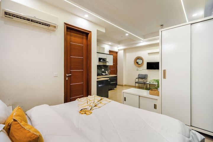 Room 12 of 77