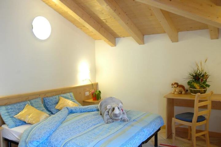 Room 4 of 30