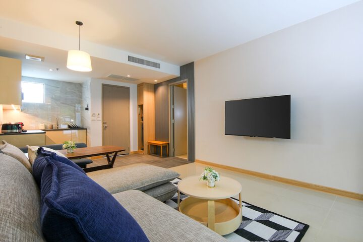 Room 2 of 68
