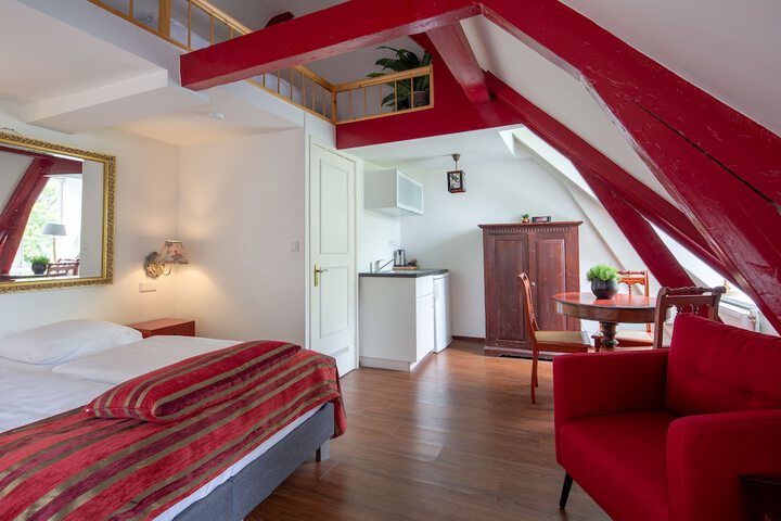 Room 8 of 32