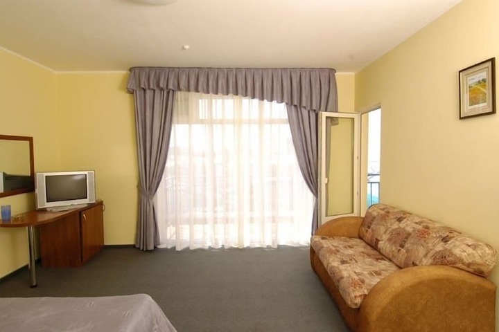 Room 11 of 19