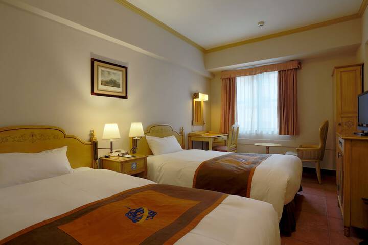 Room 6 of 40