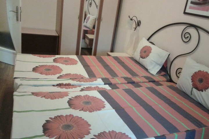 Room 16 of 32