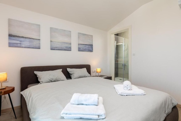 Room 46 of 194