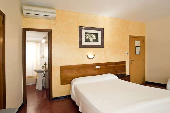 Room 10 of 17
