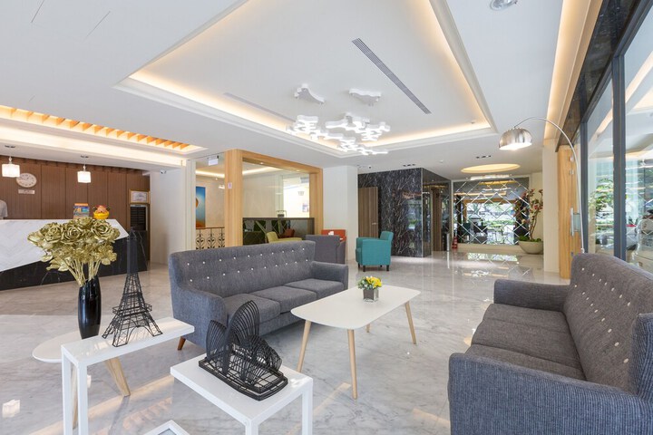 Hotel Lobby