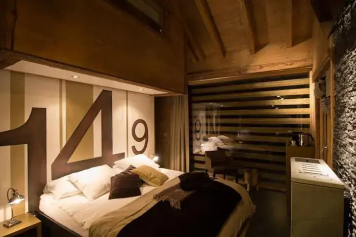 Room 3 of 9