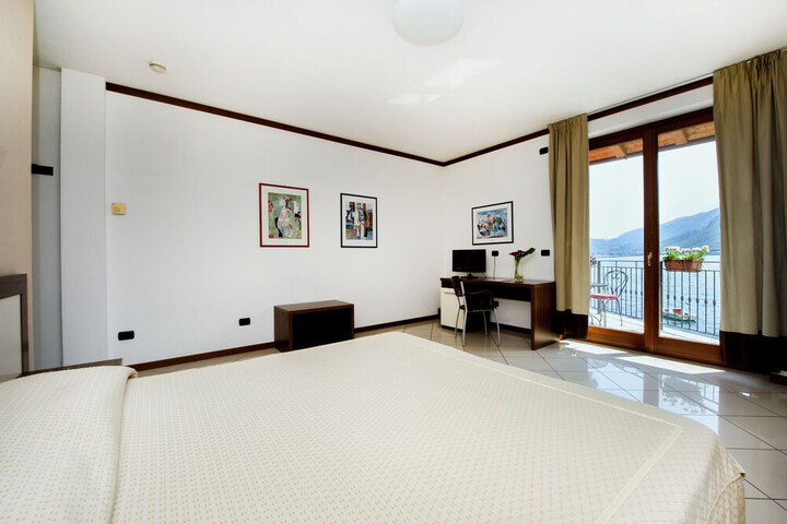 Room 5 of 45