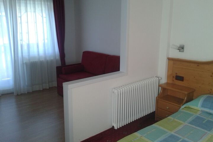 Room 3 of 37