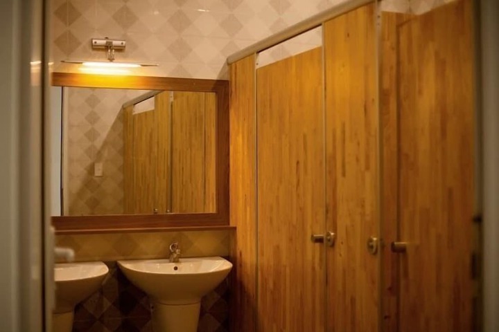 Room 24 of 35