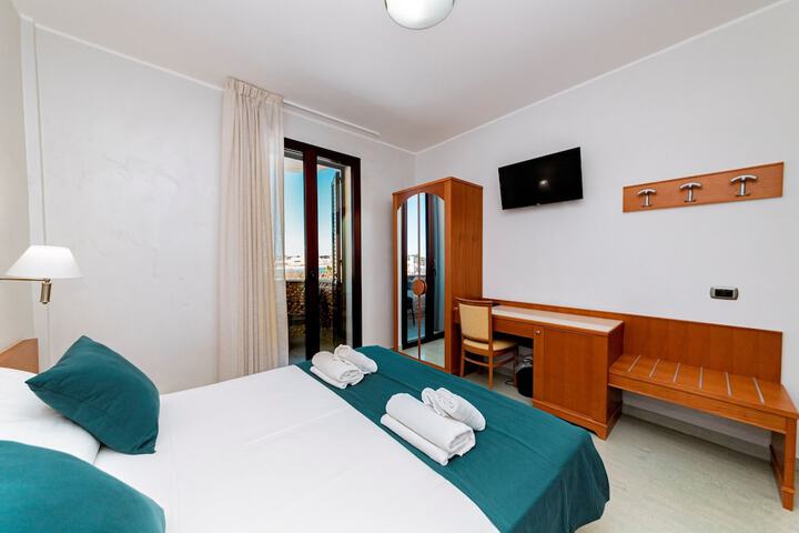 Room 14 of 48