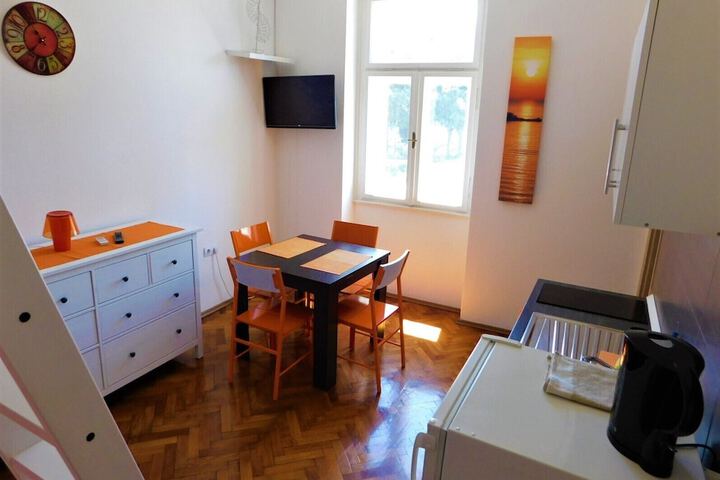 Room 25 of 47