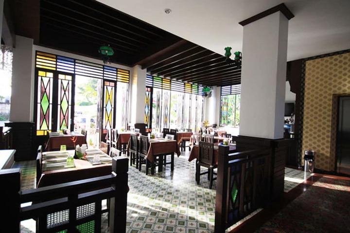 Dining Photos