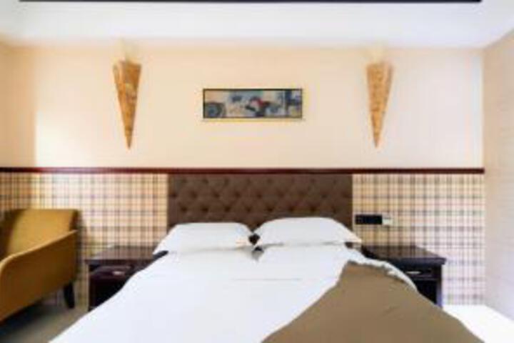 Room 15 of 16