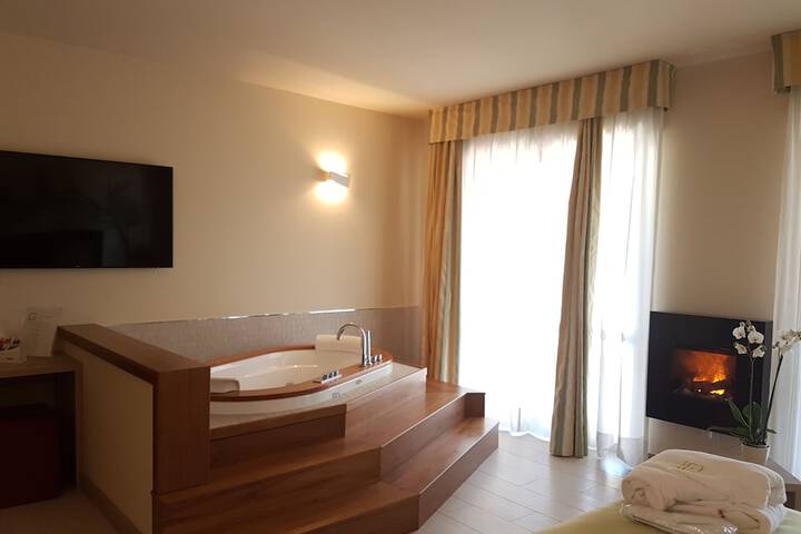 Room 6 of 48