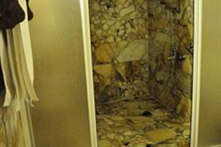Room 6 of 21