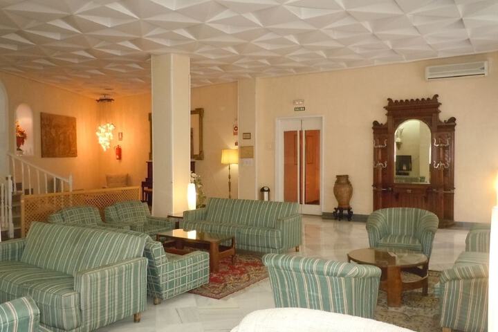 Hotel Interior 4 of 38