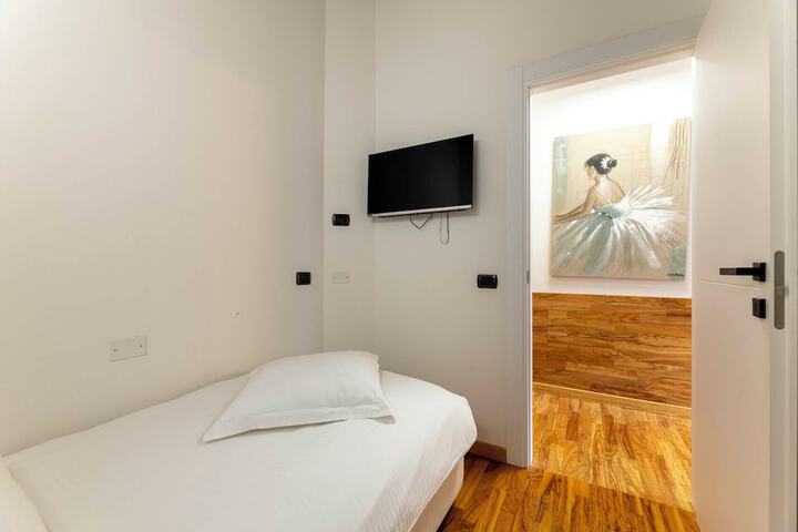 Room 76 of 180