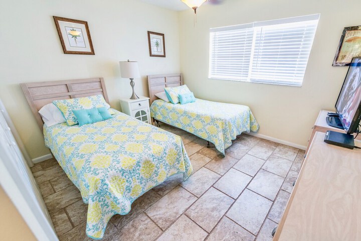 Room 2 of 10