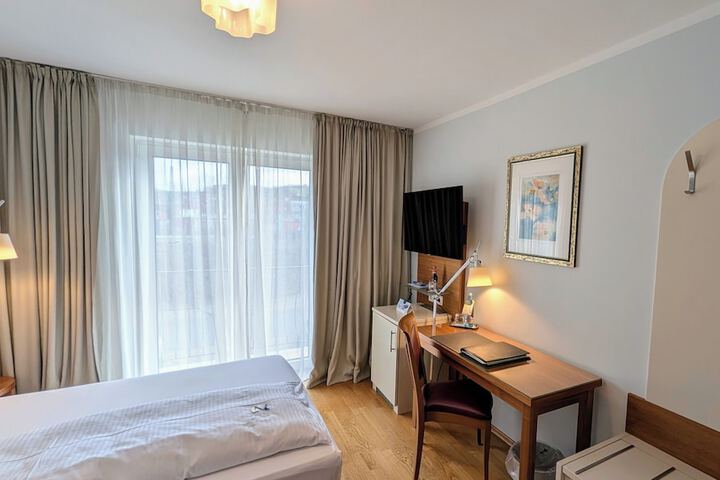 Room 7 of 44