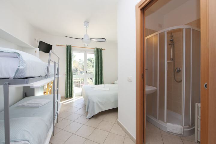 Room 9 of 39