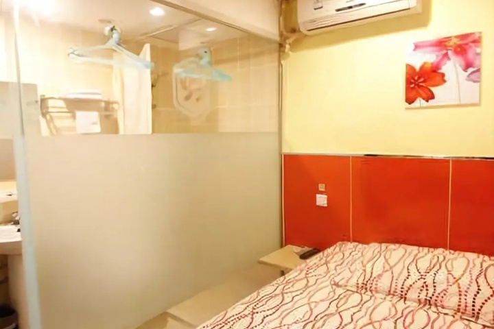 Room 4 of 11