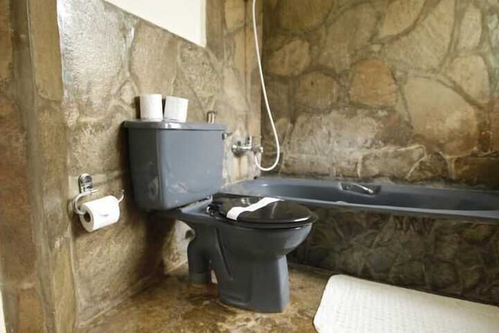 Room 6 of 25