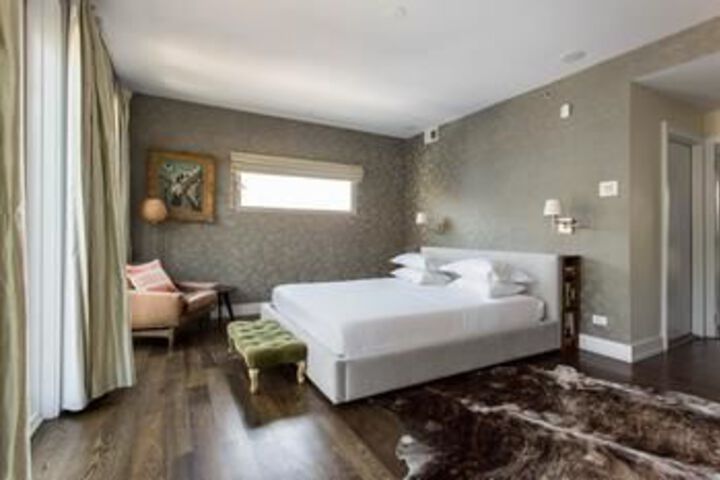 Room 13 of 38