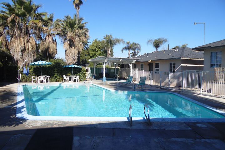 Elsinore Hot Springs &  Lodge in Lake Elsinore, CA
