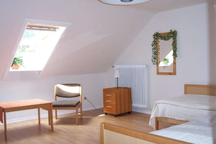 Room 12 of 38