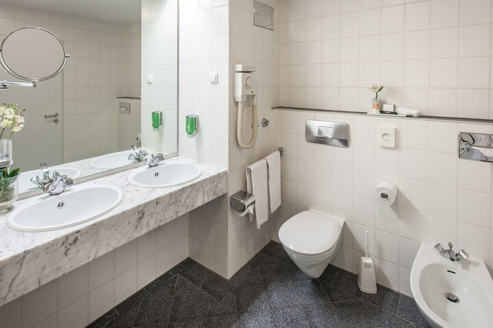 Room 14 of 19