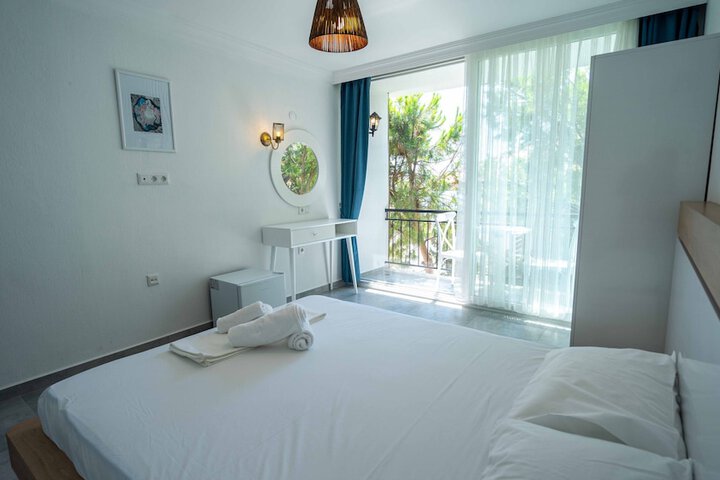 Room 3 of 61